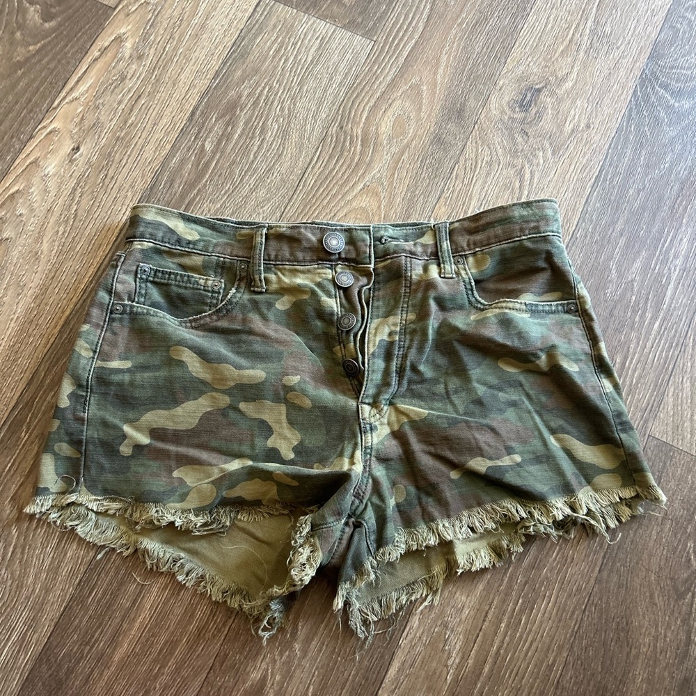American Eagle Outfitters Camo Frayed-Hem Jean Shorts - Olive/Brown
